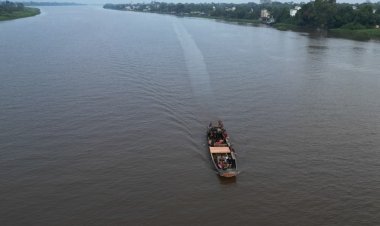 Tembus Arus Sungai Sejauh 15 Kilometer,Satgas TMMD Ke-129 Kodim 0313/KPR , Langsir Material ke Desa Pangkalan Terap