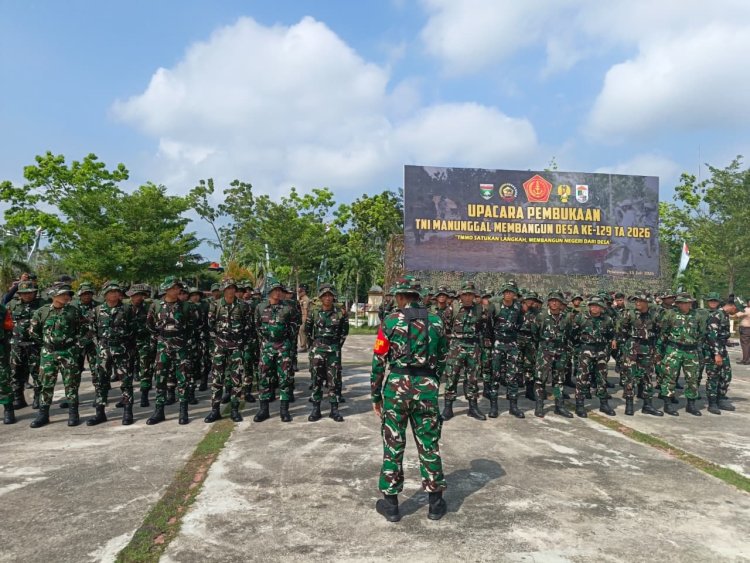 SEBANYAK 150 PERSONEL TIM SATGAS TMMD KE-129 KODIM 0313/KPR LAKSANAKAN SERPAS MENUJU DESA PANGKALAN TERAP