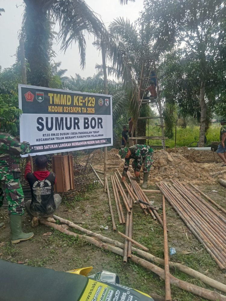 Hari Pertama Pasca Pembukaan TMMD Ke 129 Kodim 0313/KPR Giat Pembuatan Sumur Bor DI Pangkalan Terap
