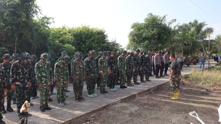 Awali Tugas dengan Disiplin, Danramil Kuala Kampar Lettu Inf Feby Harahap Pimpin Apel Pagi dan Berikan Semangat kepada Tim Satgas TMMD