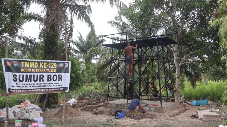 Atas Kelangkaan Air Bersih Di Pesisir, Satgas TMMD Ke-129 Kodim 031/KPR Geber Program TMAB Di Pangkalan Terap