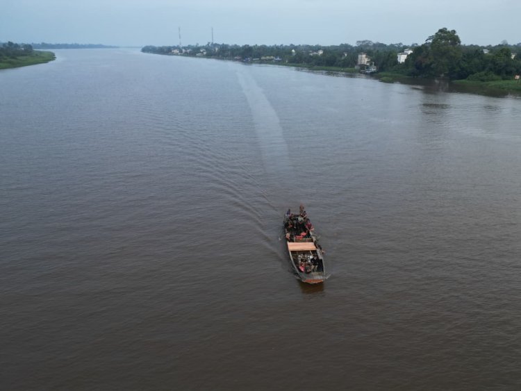 Tembus Arus Sungai Sejauh 15 Kilometer,Satgas TMMD Ke-129 Kodim 0313/KPR , Langsir Material ke Desa Pangkalan Terap