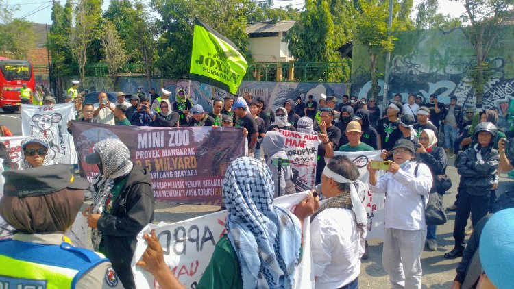 Aksi Massa di Kejari Purworejo, Minta Pengusutan Kasus Korupsi Mini Zoo Dilakukan Secara Adil